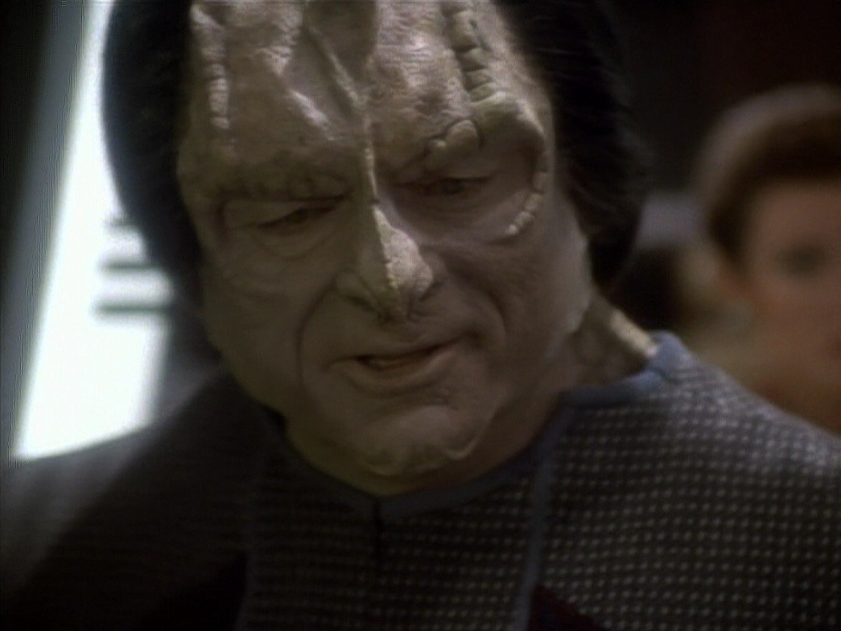 extant_StarTrekDS9_1x19-Duet_01436.jpg