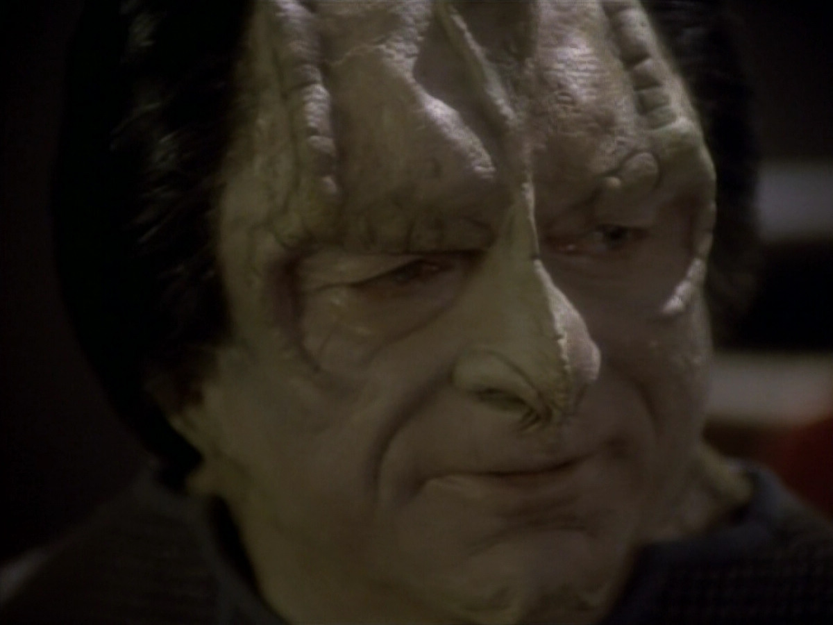 extant_StarTrekDS9_1x19-Duet_01438.jpg