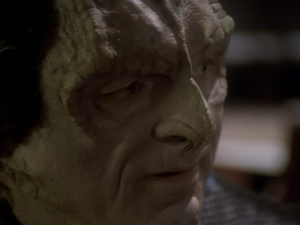 extant_StarTrekDS9_1x19-Duet_01443.jpg
