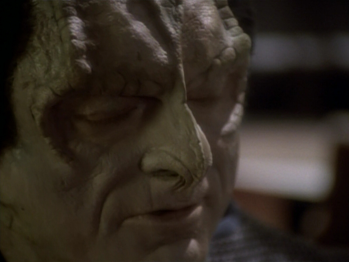 extant_StarTrekDS9_1x19-Duet_01445.jpg