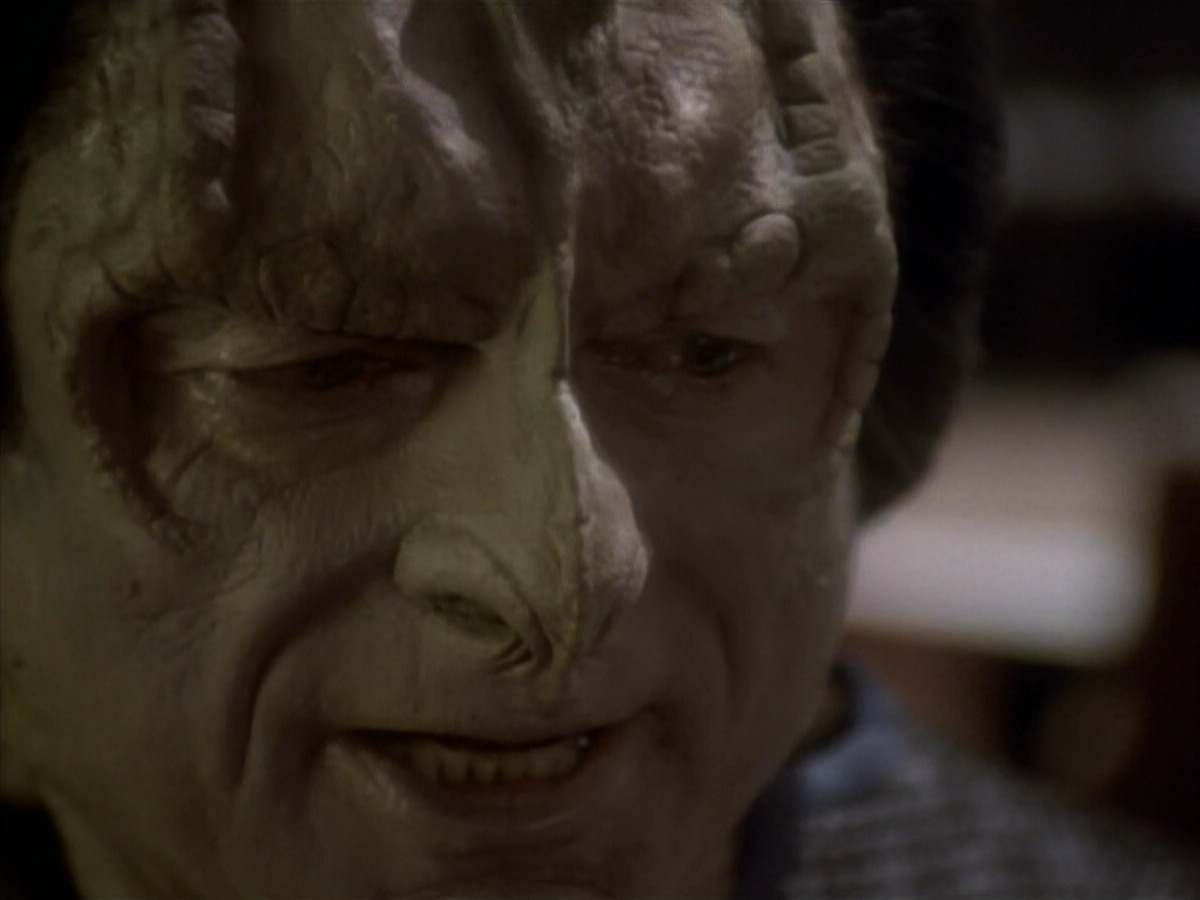 extant_StarTrekDS9_1x19-Duet_01448.jpg
