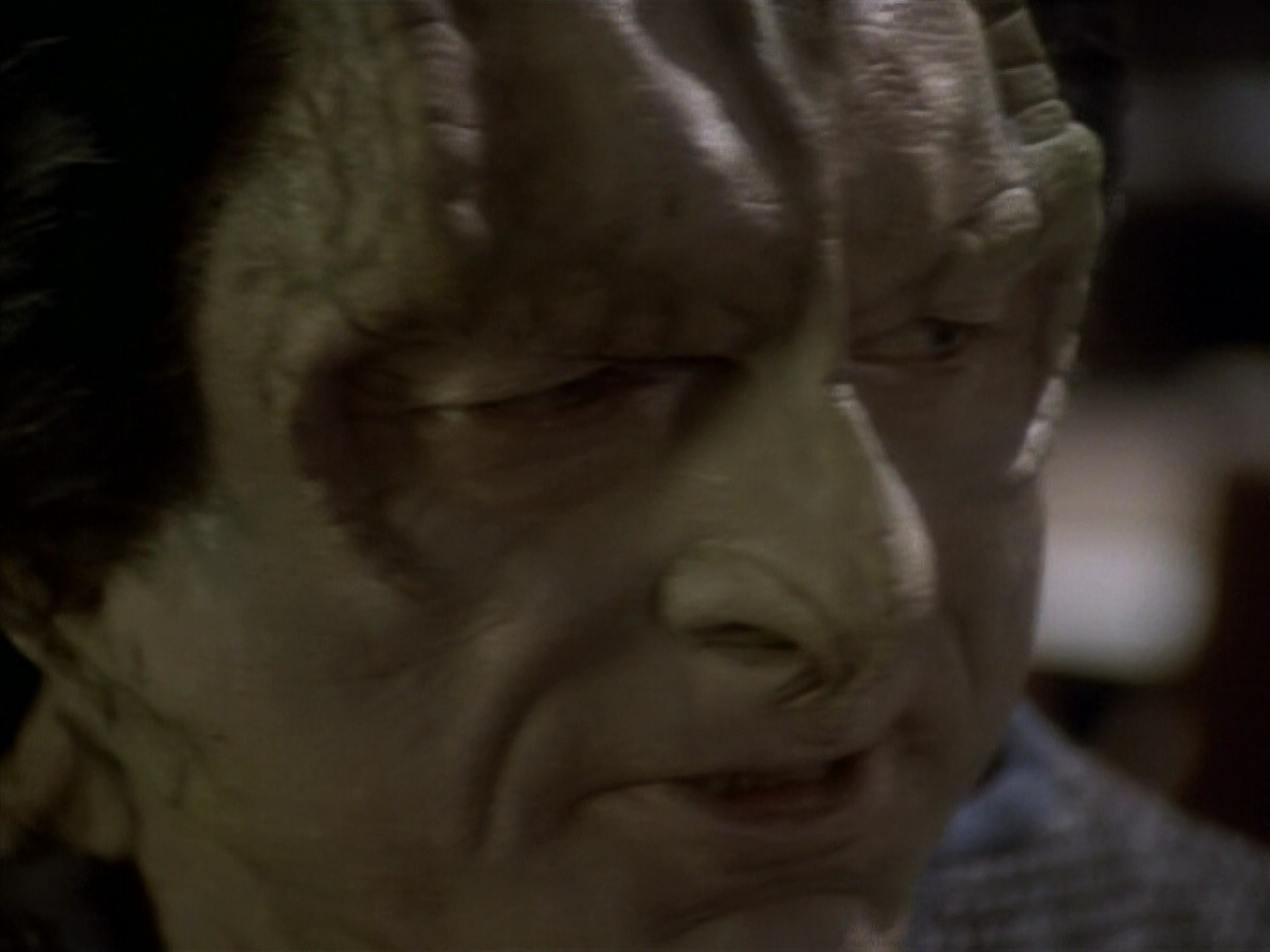 extant_StarTrekDS9_1x19-Duet_01451.jpg