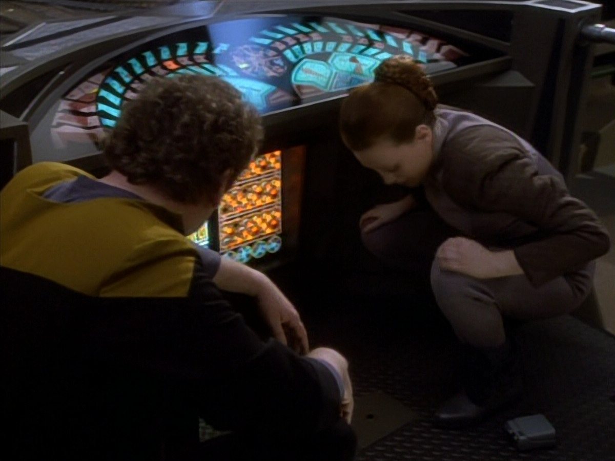 extant_StarTrekDS9_1x19-Duet_01790.jpg