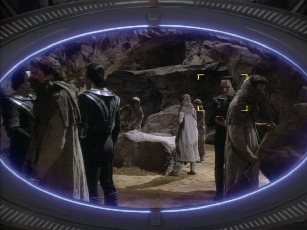 extant_StarTrekDS9_1x19-Duet_01922.jpg
