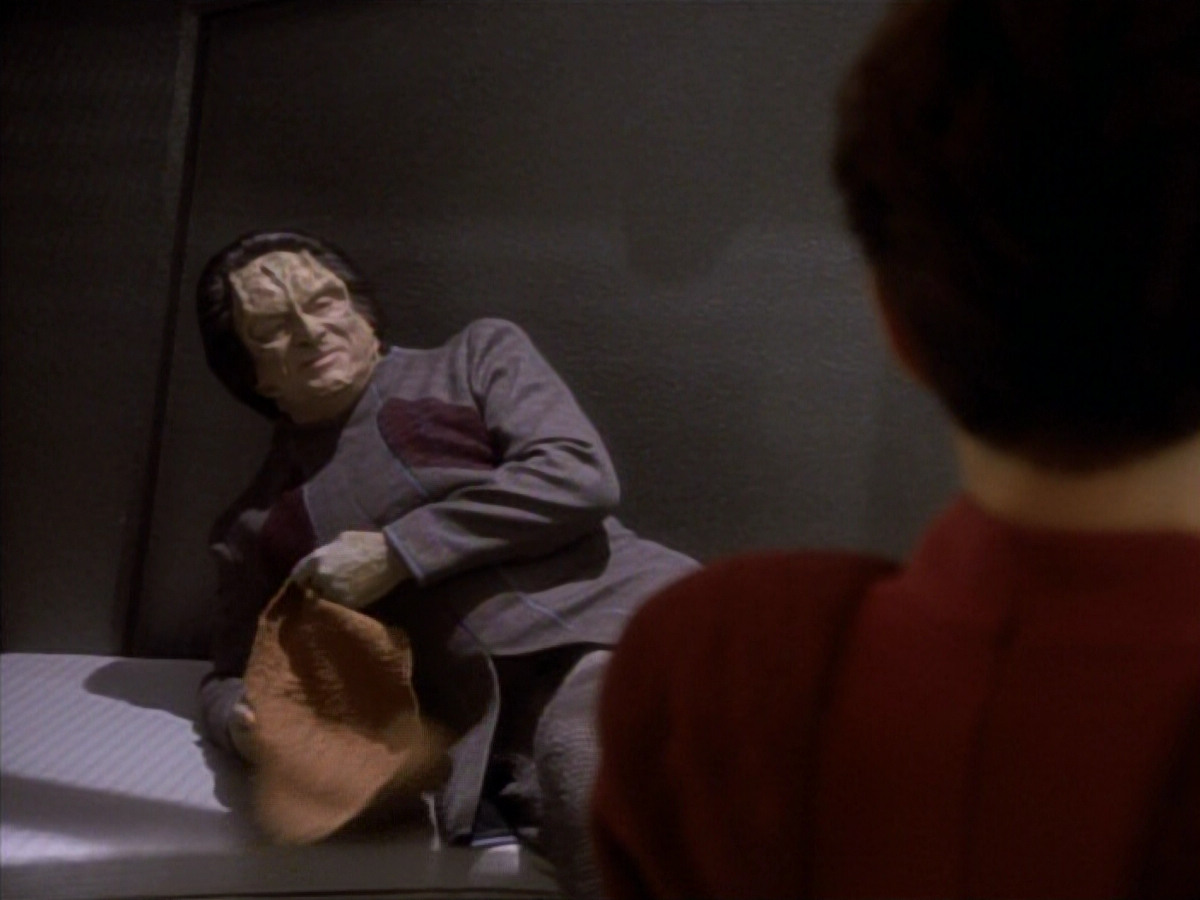 extant_StarTrekDS9_1x19-Duet_02021.jpg