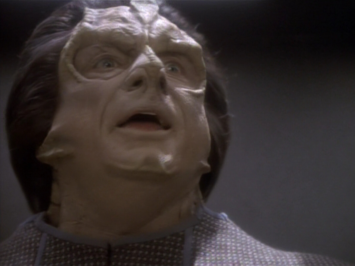 extant_StarTrekDS9_1x19-Duet_02104.jpg
