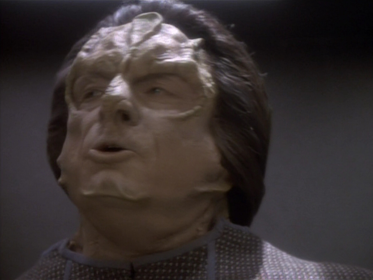 extant_StarTrekDS9_1x19-Duet_02106.jpg