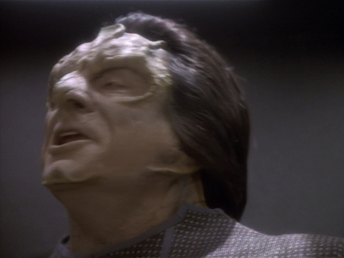 extant_StarTrekDS9_1x19-Duet_02107.jpg