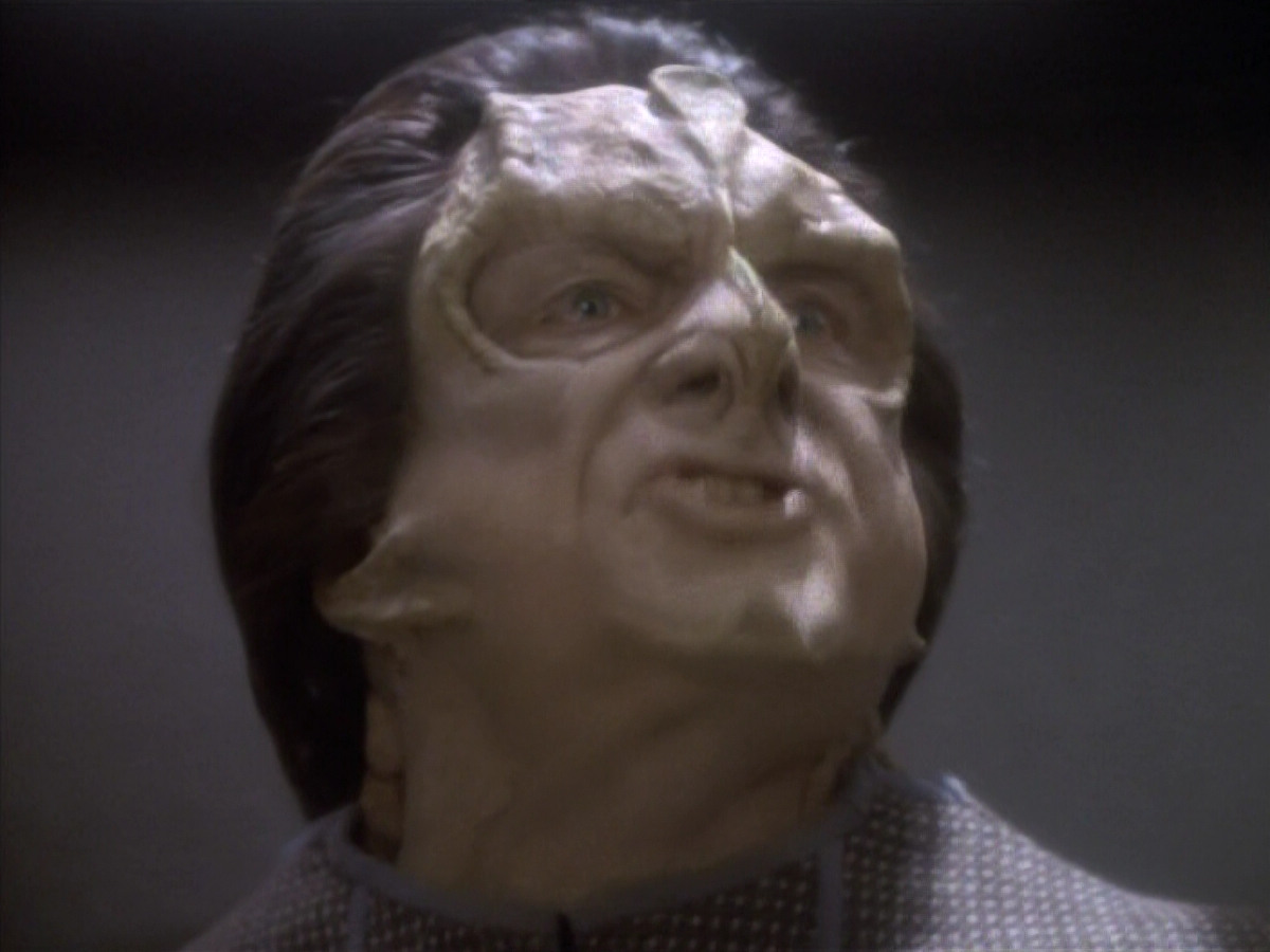 extant_StarTrekDS9_1x19-Duet_02153.jpg