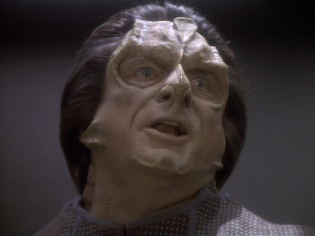 extant_StarTrekDS9_1x19-Duet_02168.jpg