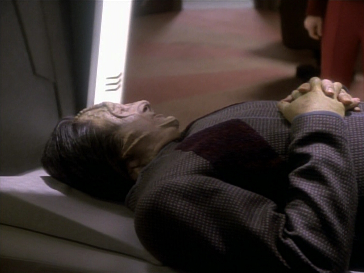 extant_StarTrekDS9_1x19-Duet_02472.jpg
