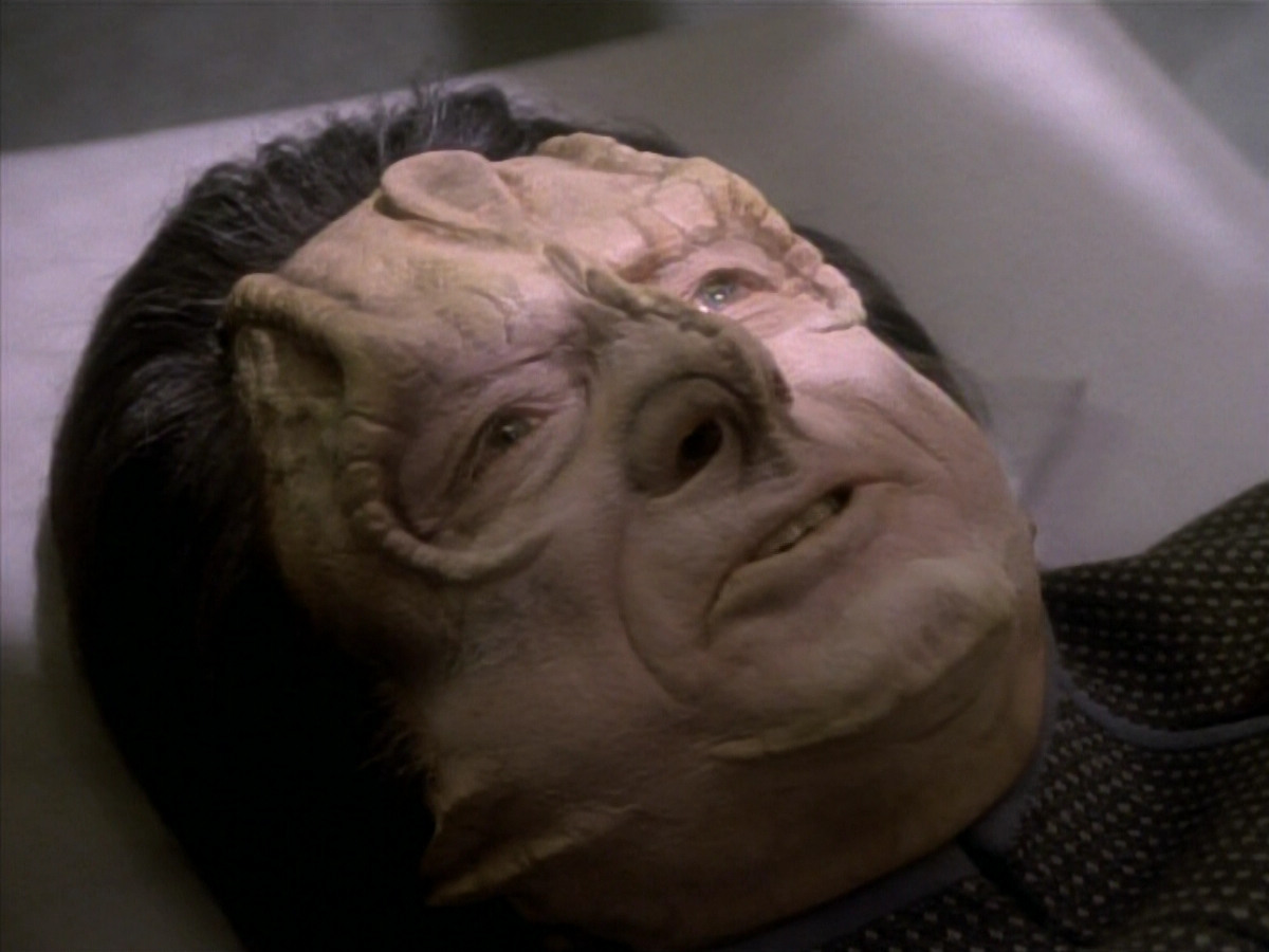 extant_StarTrekDS9_1x19-Duet_02495.jpg