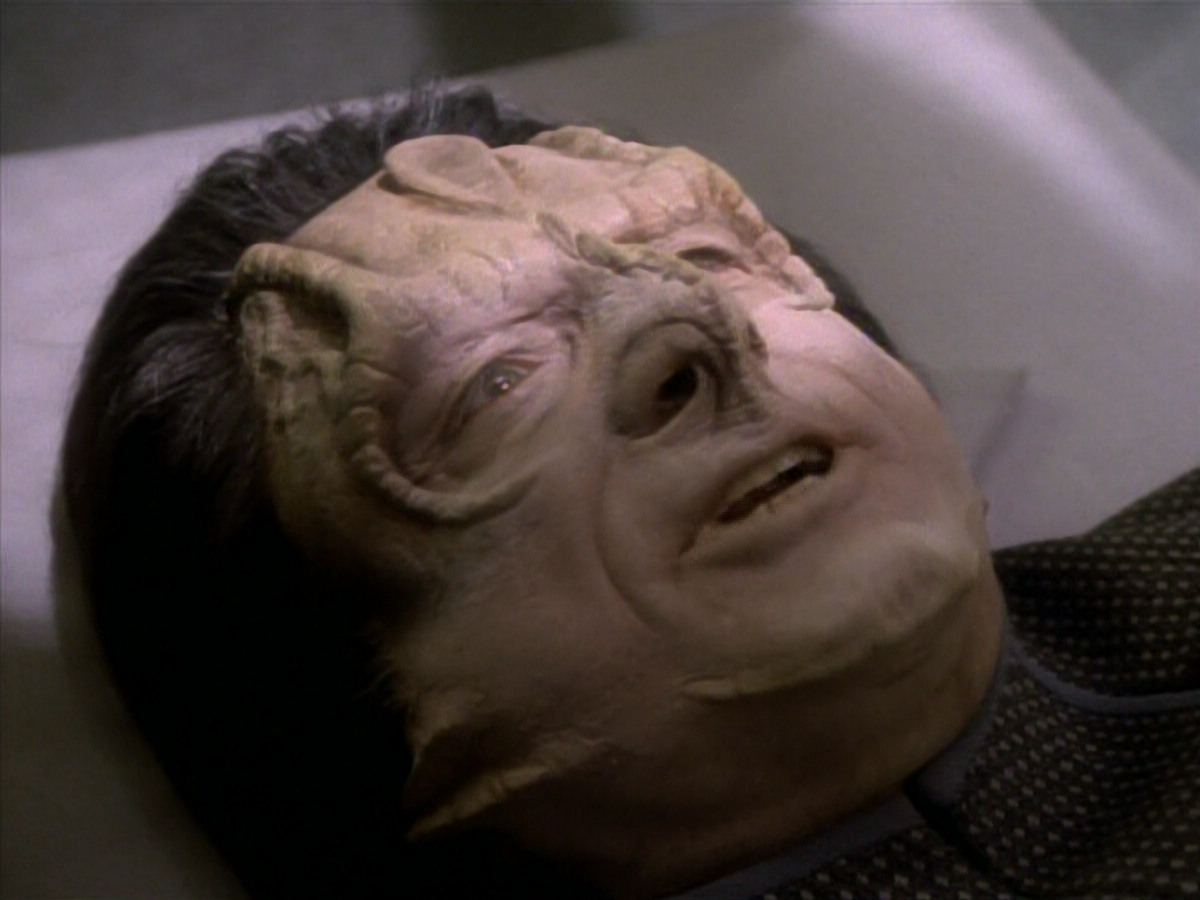 extant_StarTrekDS9_1x19-Duet_02502.jpg
