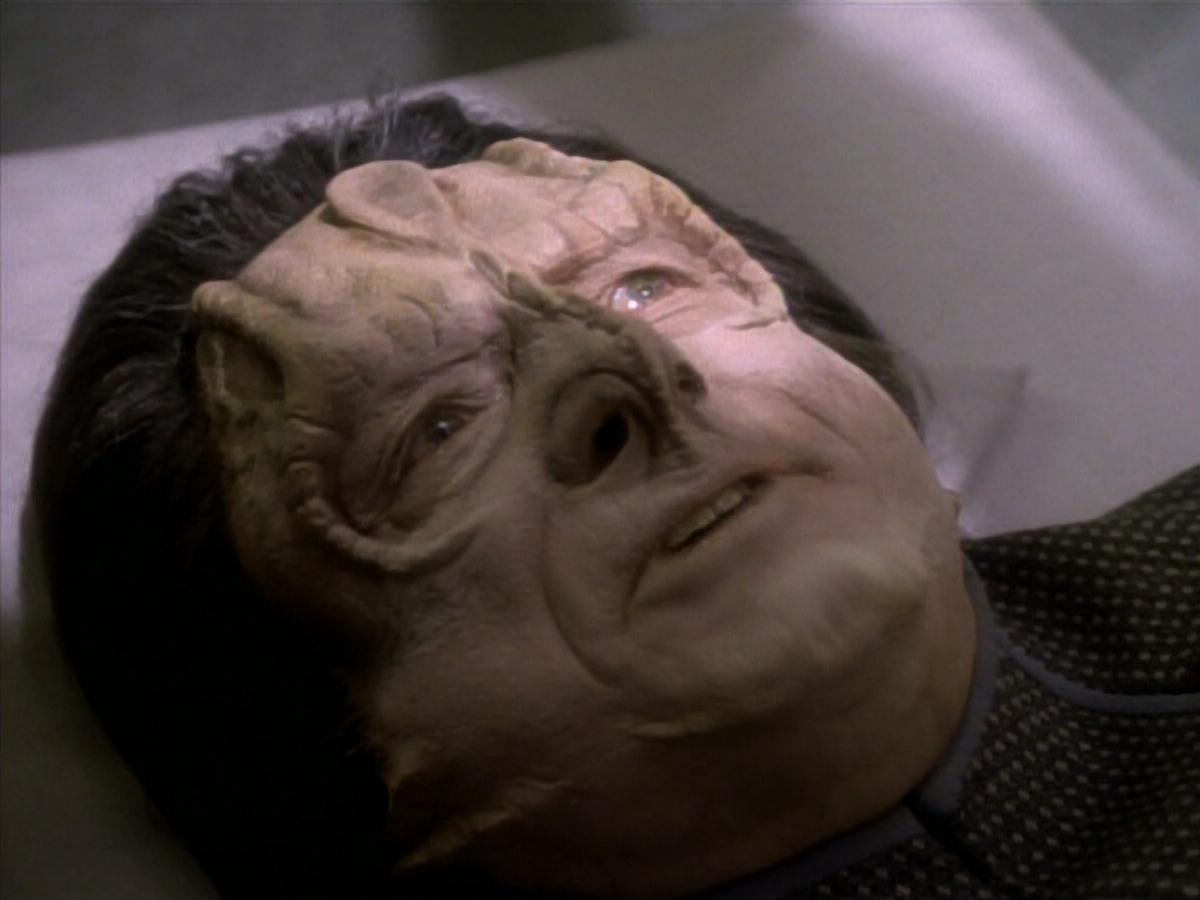 extant_StarTrekDS9_1x19-Duet_02503.jpg