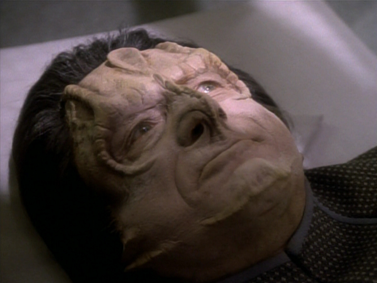 extant_StarTrekDS9_1x19-Duet_02504.jpg