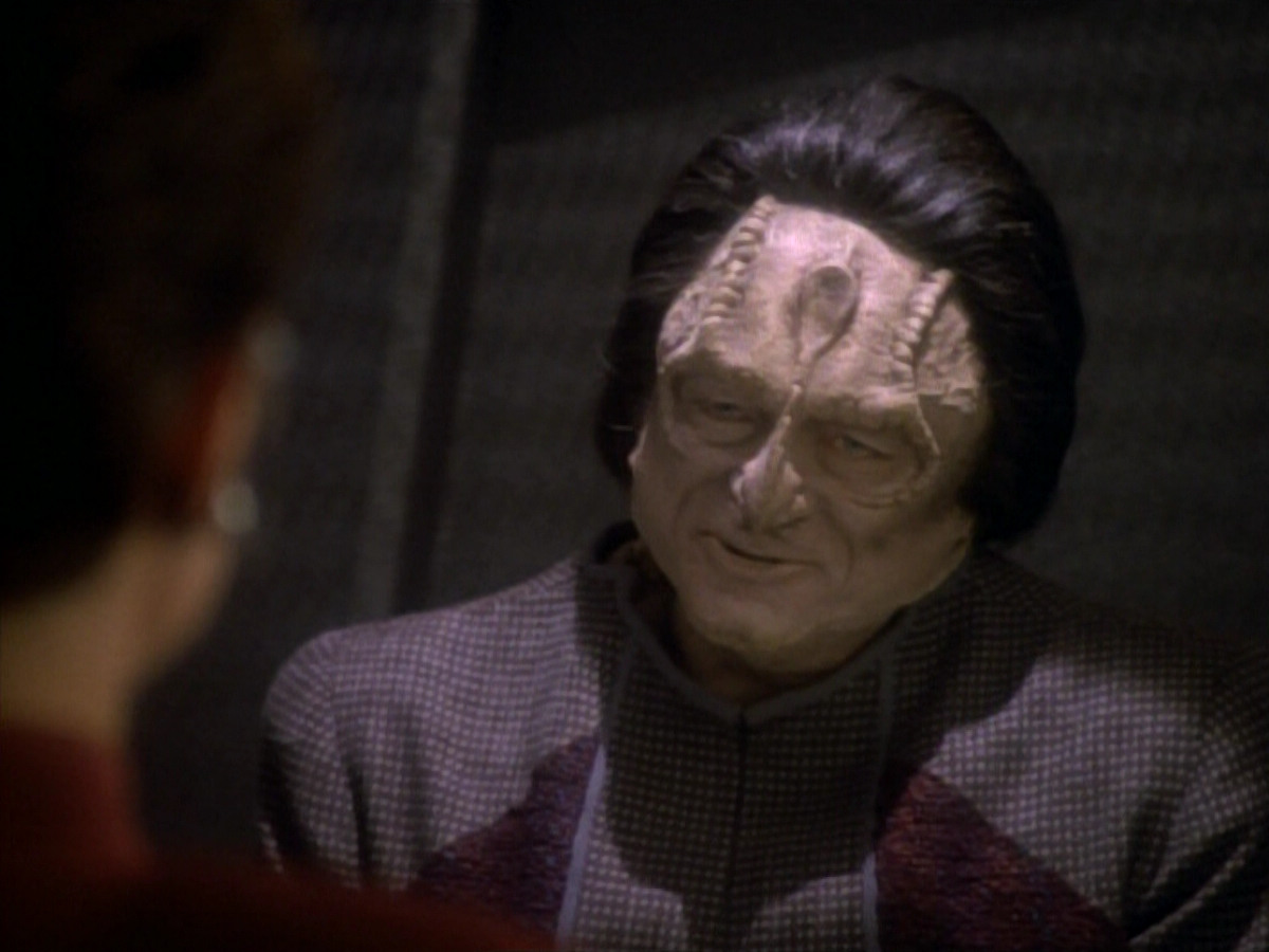 extant_StarTrekDS9_1x19-Duet_02538.jpg