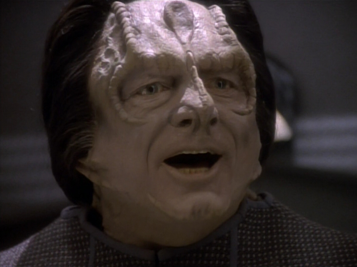 extant_StarTrekDS9_1x19-Duet_02935.jpg