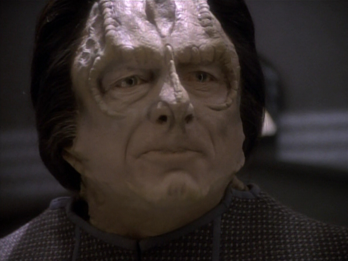 extant_StarTrekDS9_1x19-Duet_02941.jpg