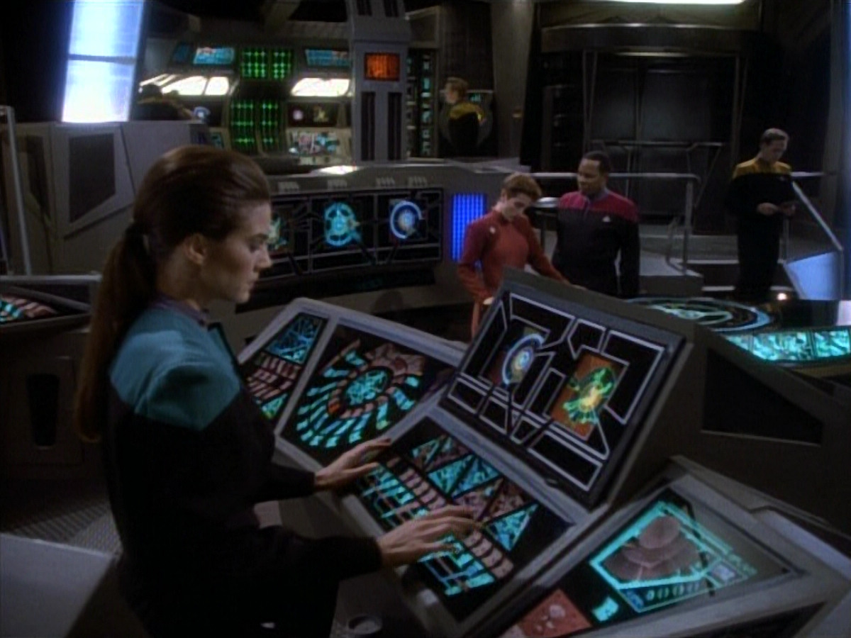 extant_StarTrekDS9_1x20-InTheHandsOfTheProphets_01850.jpg
