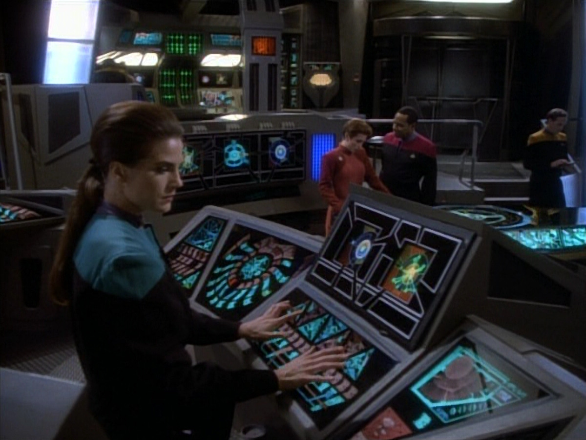 extant_StarTrekDS9_1x20-InTheHandsOfTheProphets_01851.jpg