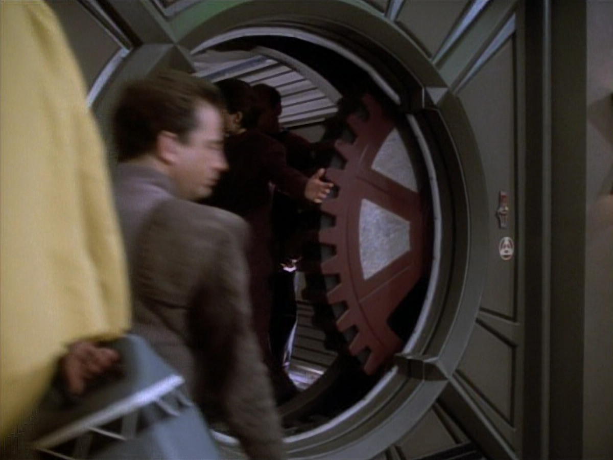 extant_StarTrekDS9_1x20-InTheHandsOfTheProphets_02210.jpg