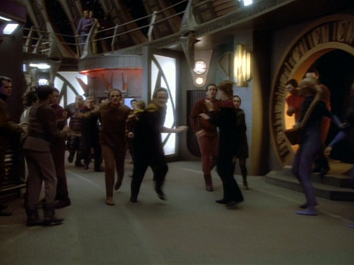 extant_StarTrekDS9_1x20-InTheHandsOfTheProphets_02423.jpg
