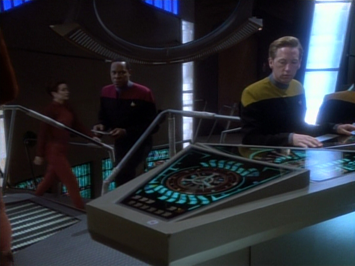 extant_StarTrekDS9_1x20-InTheHandsOfTheProphets_02743.jpg