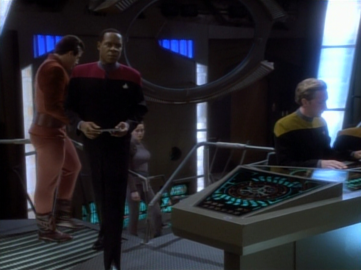 extant_StarTrekDS9_1x20-InTheHandsOfTheProphets_02746.jpg