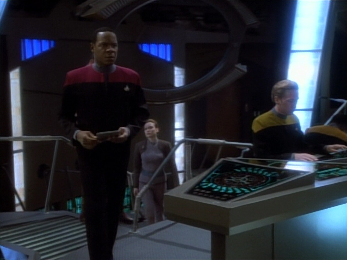 extant_StarTrekDS9_1x20-InTheHandsOfTheProphets_02747.jpg