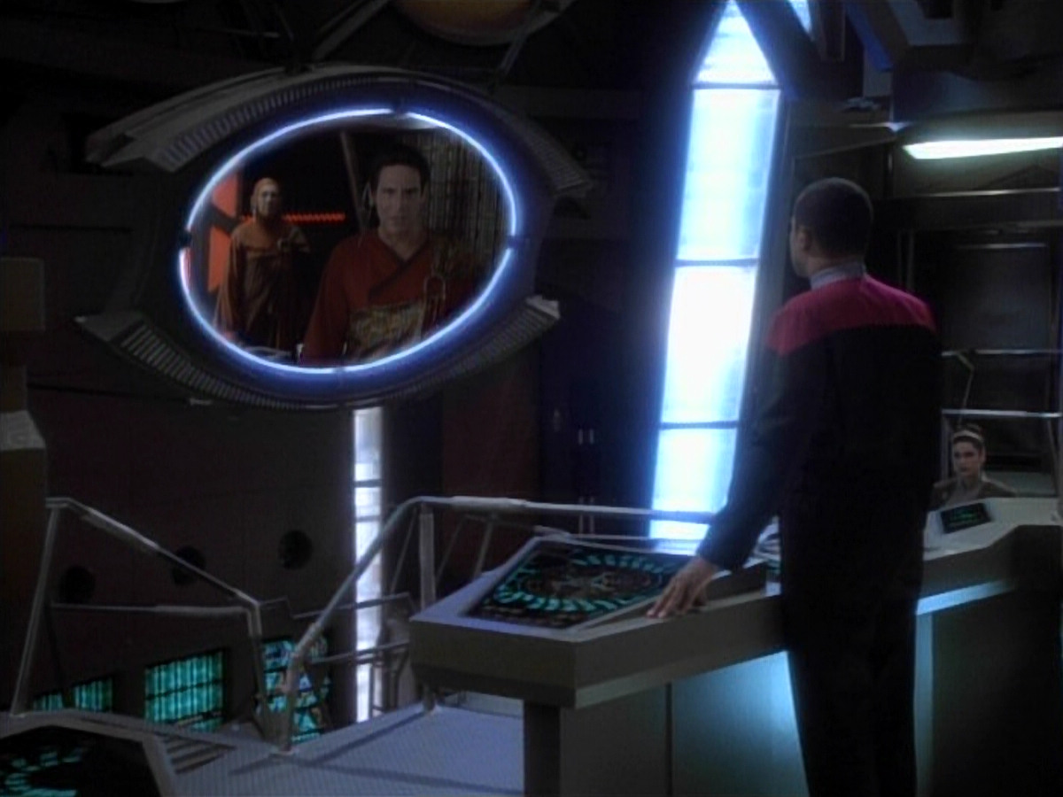 extant_StarTrekDS9_1x20-InTheHandsOfTheProphets_02819.jpg