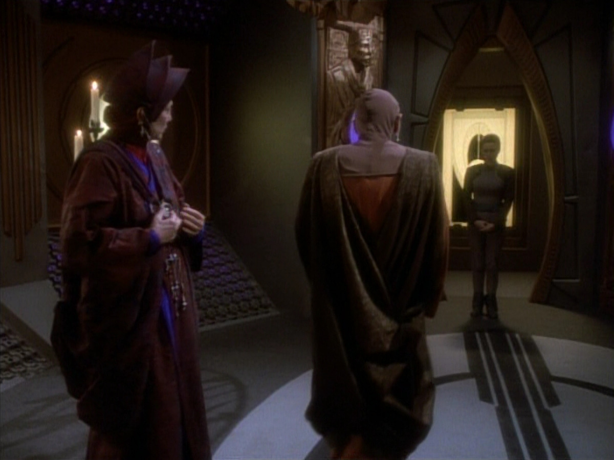 extant_StarTrekDS9_1x20-InTheHandsOfTheProphets_02877.jpg