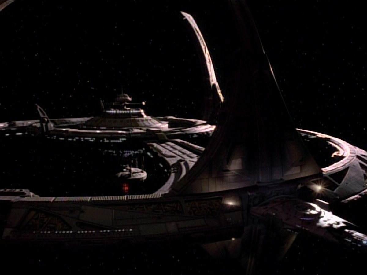 extant_StarTrekDS9_1x20-InTheHandsOfTheProphets_03043.jpg