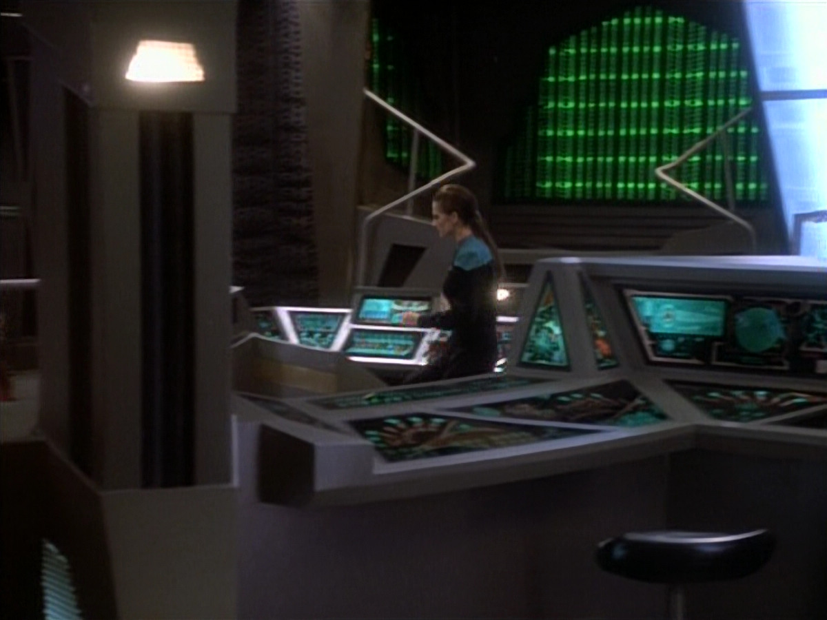 extant_StarTrekDS9_1x20-InTheHandsOfTheProphets_03178.jpg