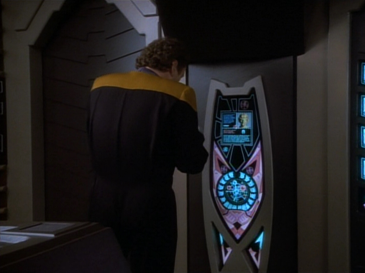 extant_StarTrekDS9_1x20-InTheHandsOfTheProphets_03275.jpg