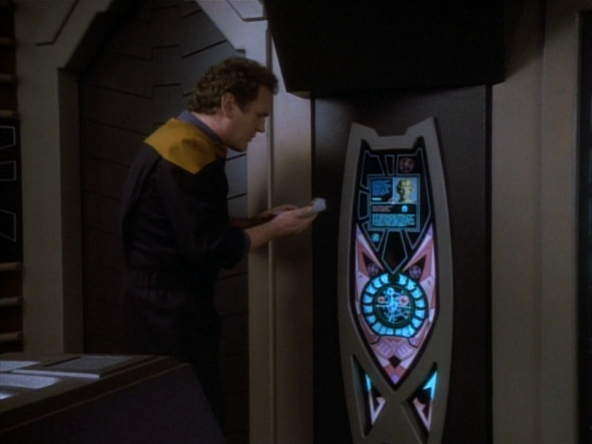 extant_StarTrekDS9_1x20-InTheHandsOfTheProphets_03278.jpg