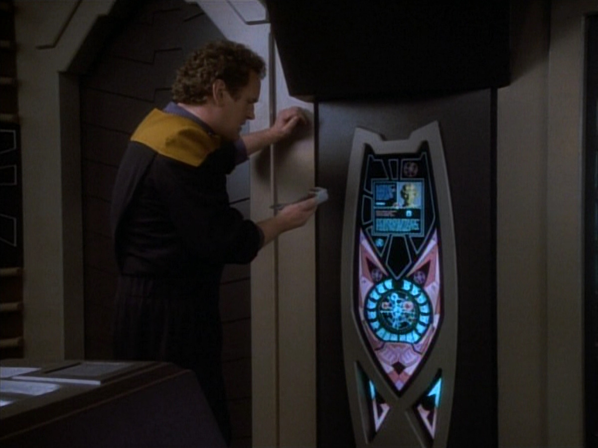 extant_StarTrekDS9_1x20-InTheHandsOfTheProphets_03280.jpg