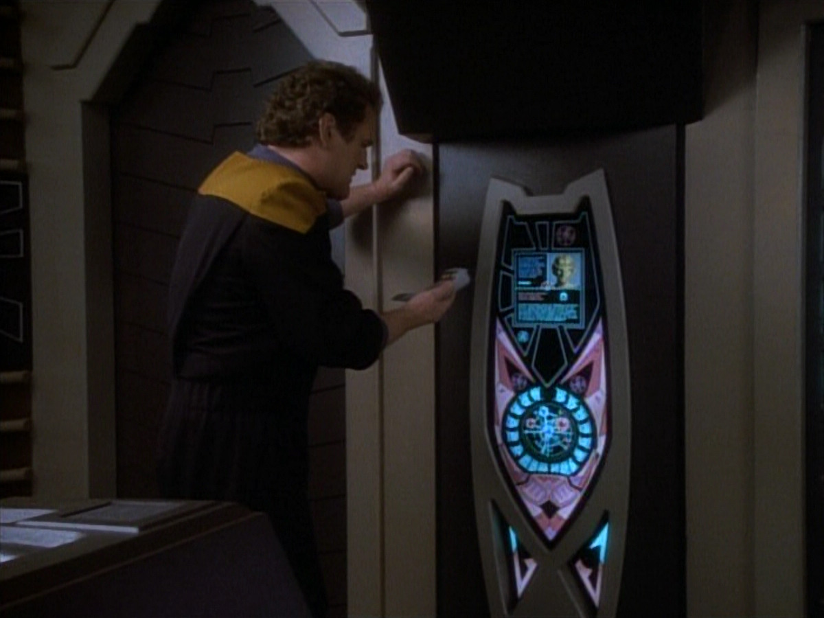 extant_StarTrekDS9_1x20-InTheHandsOfTheProphets_03281.jpg