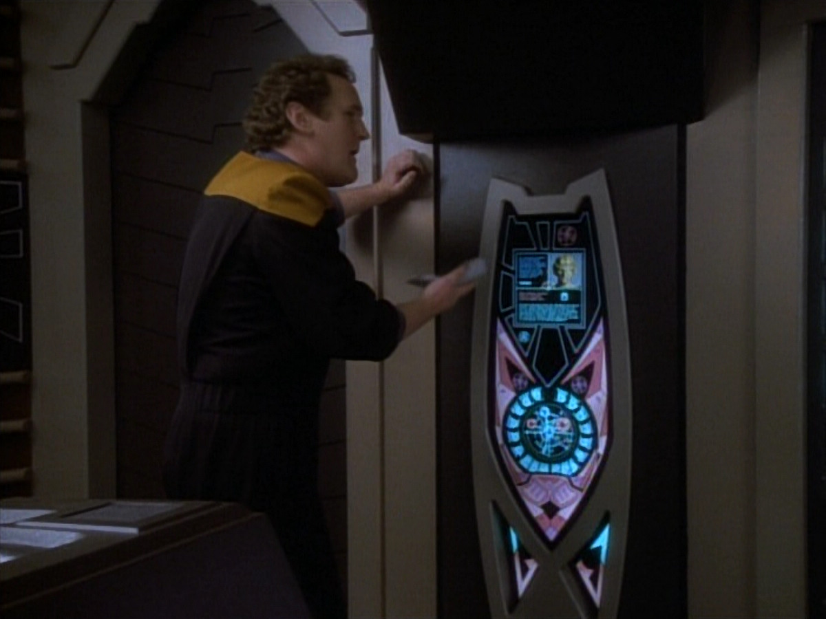 extant_StarTrekDS9_1x20-InTheHandsOfTheProphets_03287.jpg