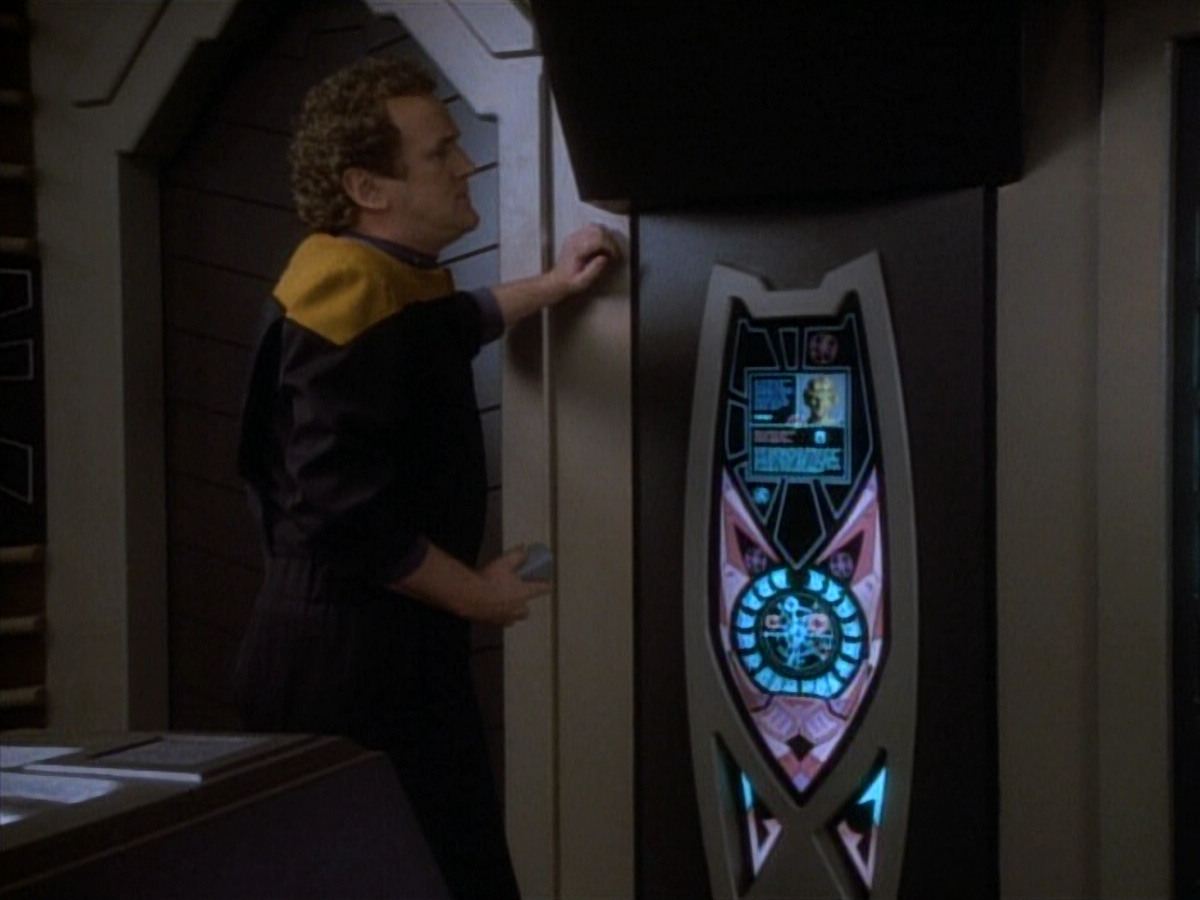 extant_StarTrekDS9_1x20-InTheHandsOfTheProphets_03290.jpg