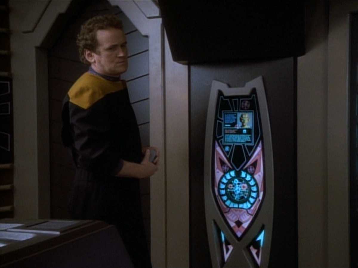 extant_StarTrekDS9_1x20-InTheHandsOfTheProphets_03291.jpg