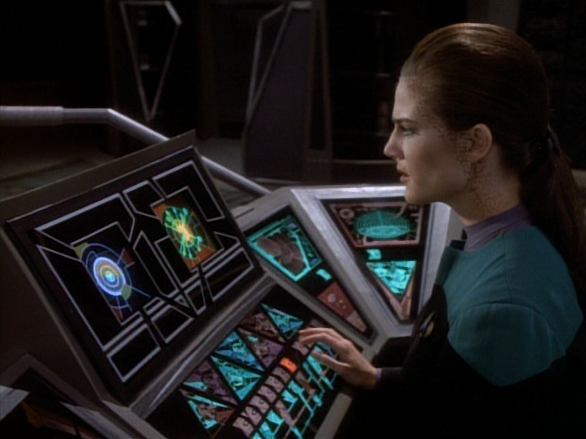 extant_StarTrekDS9_1x20-InTheHandsOfTheProphets_03301.jpg