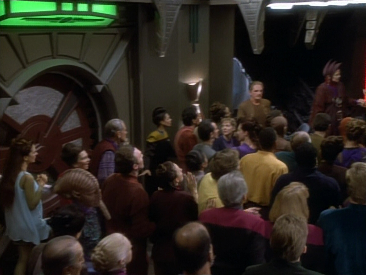 extant_StarTrekDS9_1x20-InTheHandsOfTheProphets_03331.jpg