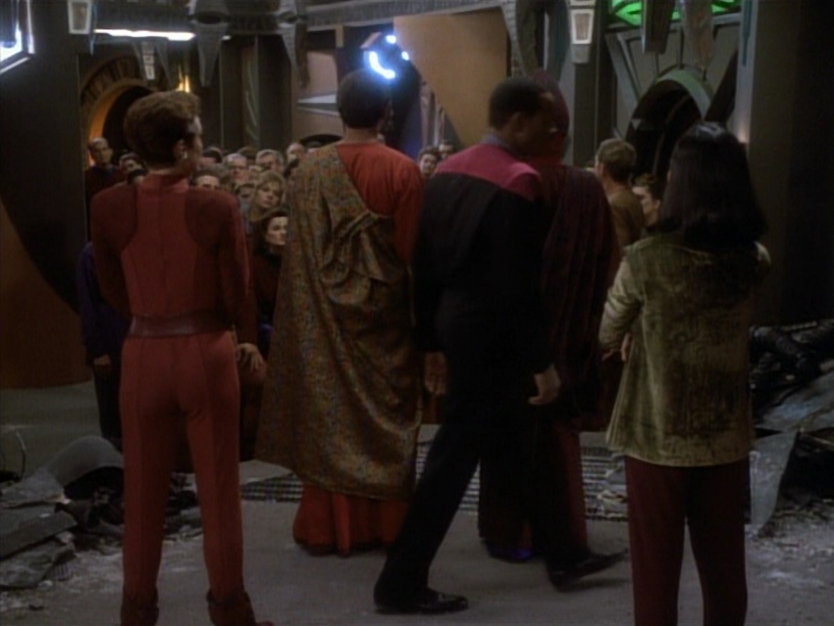 extant_StarTrekDS9_1x20-InTheHandsOfTheProphets_03375.jpg