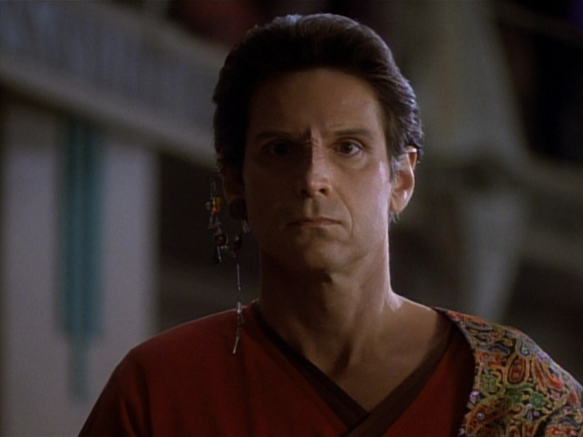 extant_StarTrekDS9_1x20-InTheHandsOfTheProphets_03489.jpg
