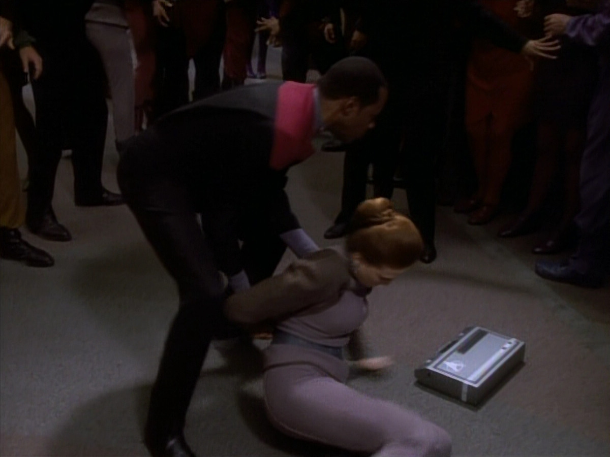 extant_StarTrekDS9_1x20-InTheHandsOfTheProphets_03507.jpg