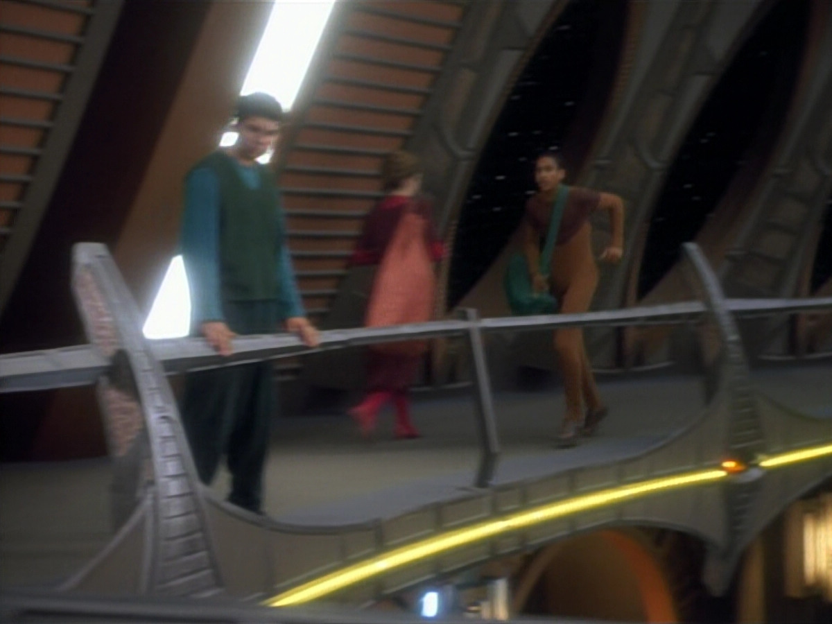 extant_StarTrekDS9_2x03-TheSiege_00679.jpg