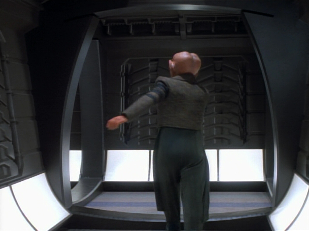 extant_StarTrekDS9_2x03-TheSiege_01296.jpg