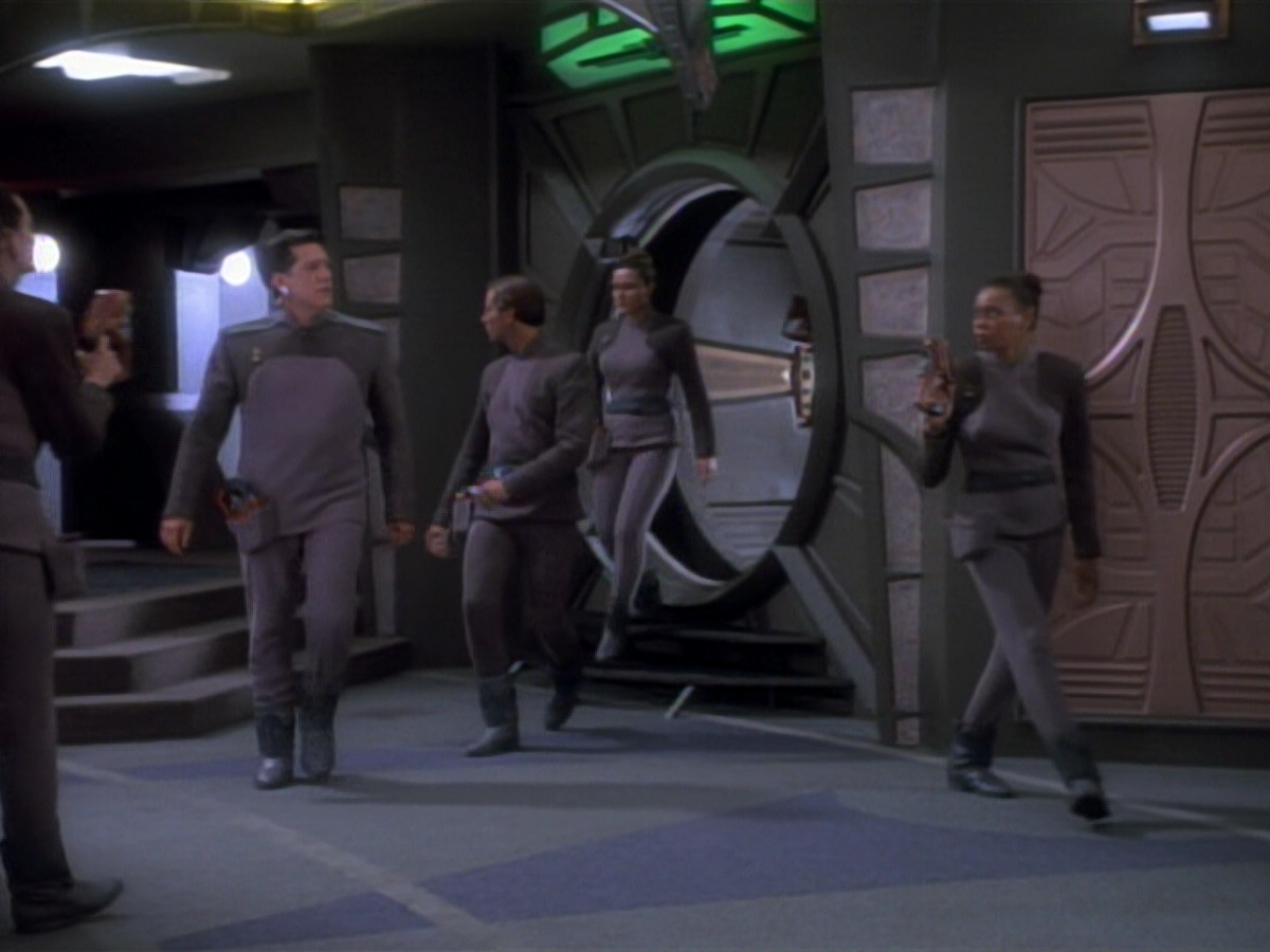 extant_StarTrekDS9_2x03-TheSiege_01389.jpg