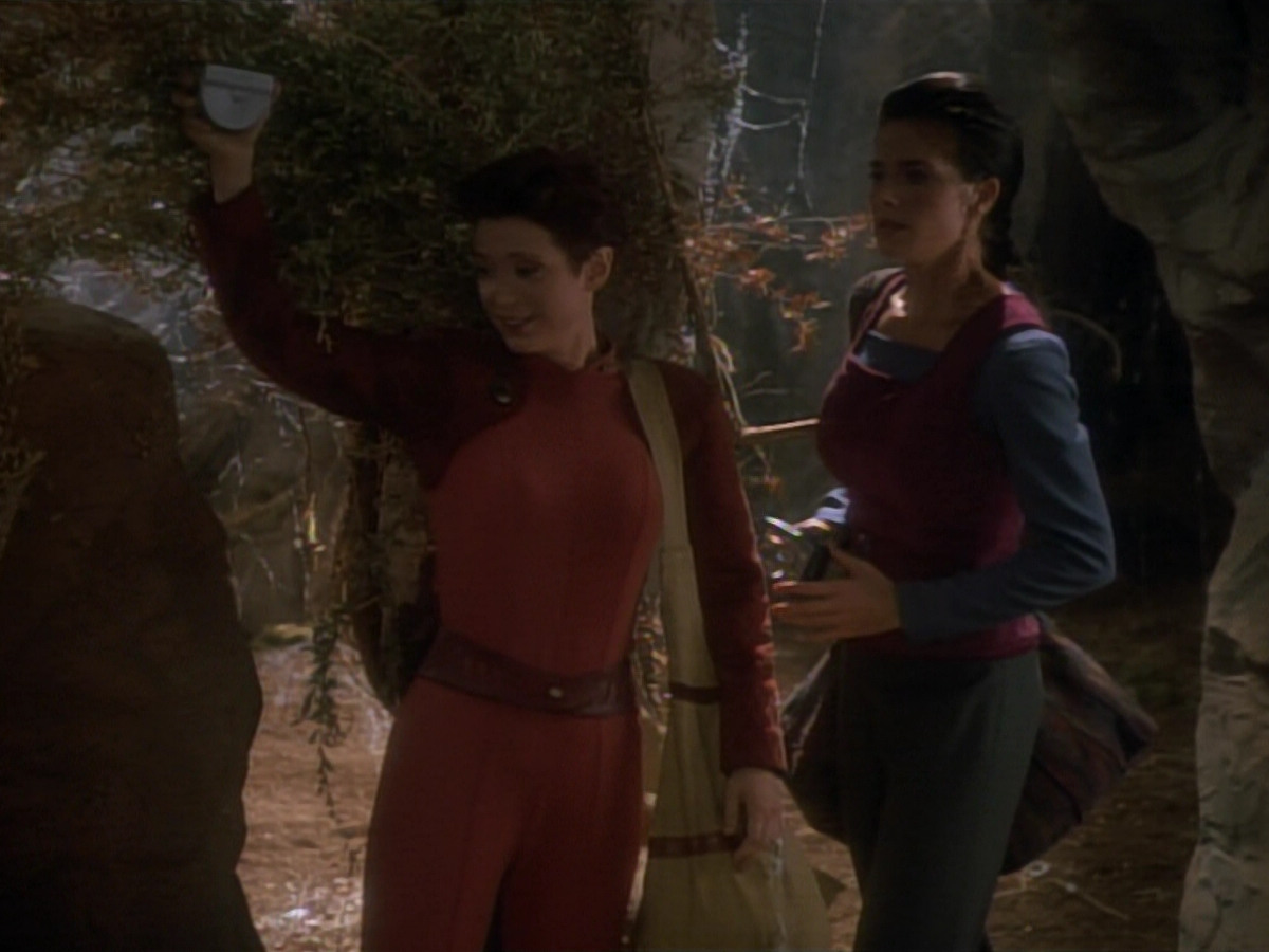 extant_StarTrekDS9_2x03-TheSiege_01487.jpg