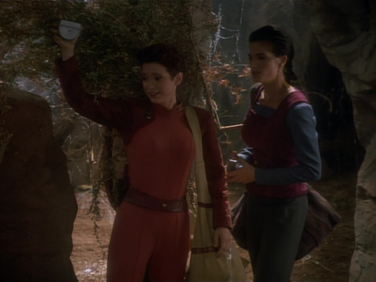 extant_StarTrekDS9_2x03-TheSiege_01488.jpg